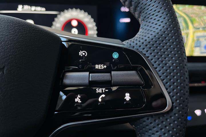 Grå Nissan Ariya fra 2026