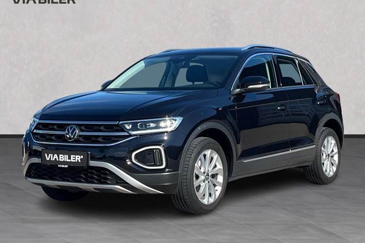 Sort VW T-Roc fra 2022 set udefra