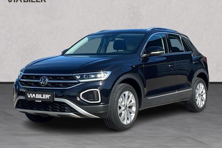 Sort VW T-Roc fra 2022 set udefra