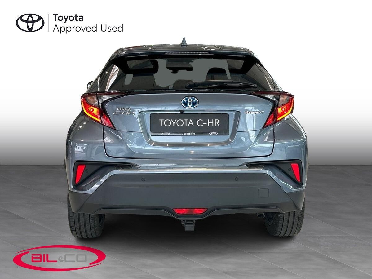 Grå Toyota C-HR fra 2020