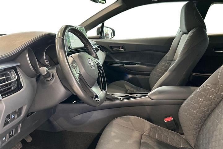 Grå Toyota C-HR fra 2020