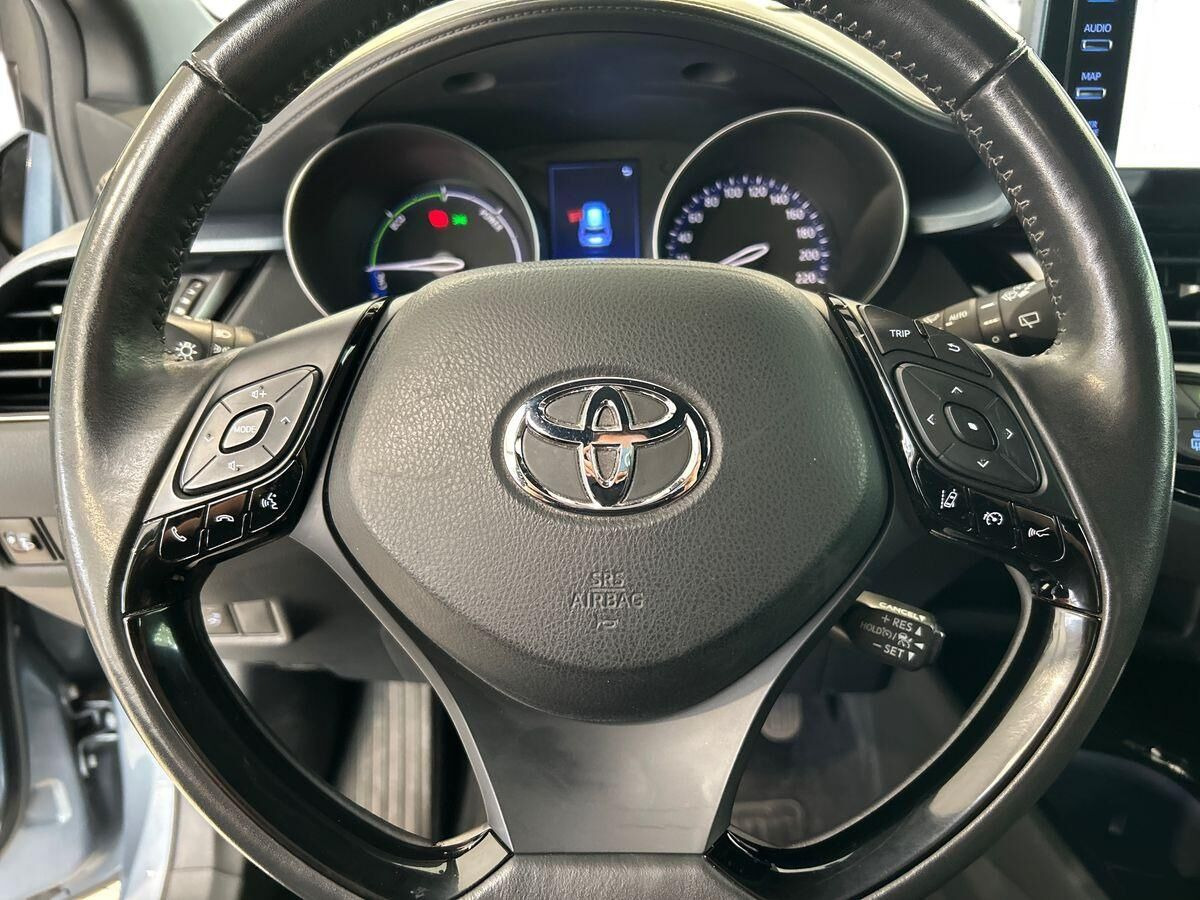 Grå Toyota C-HR fra 2020