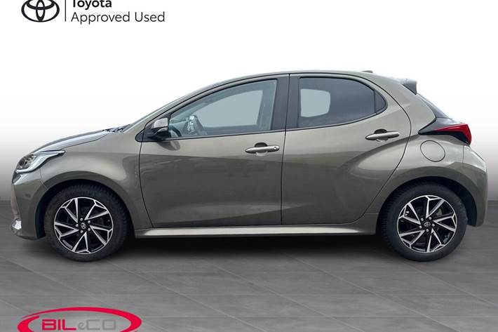 Bronze Toyota Yaris fra 2021