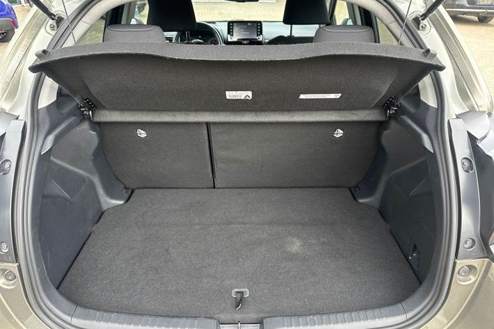 Bronze Toyota Yaris fra 2021