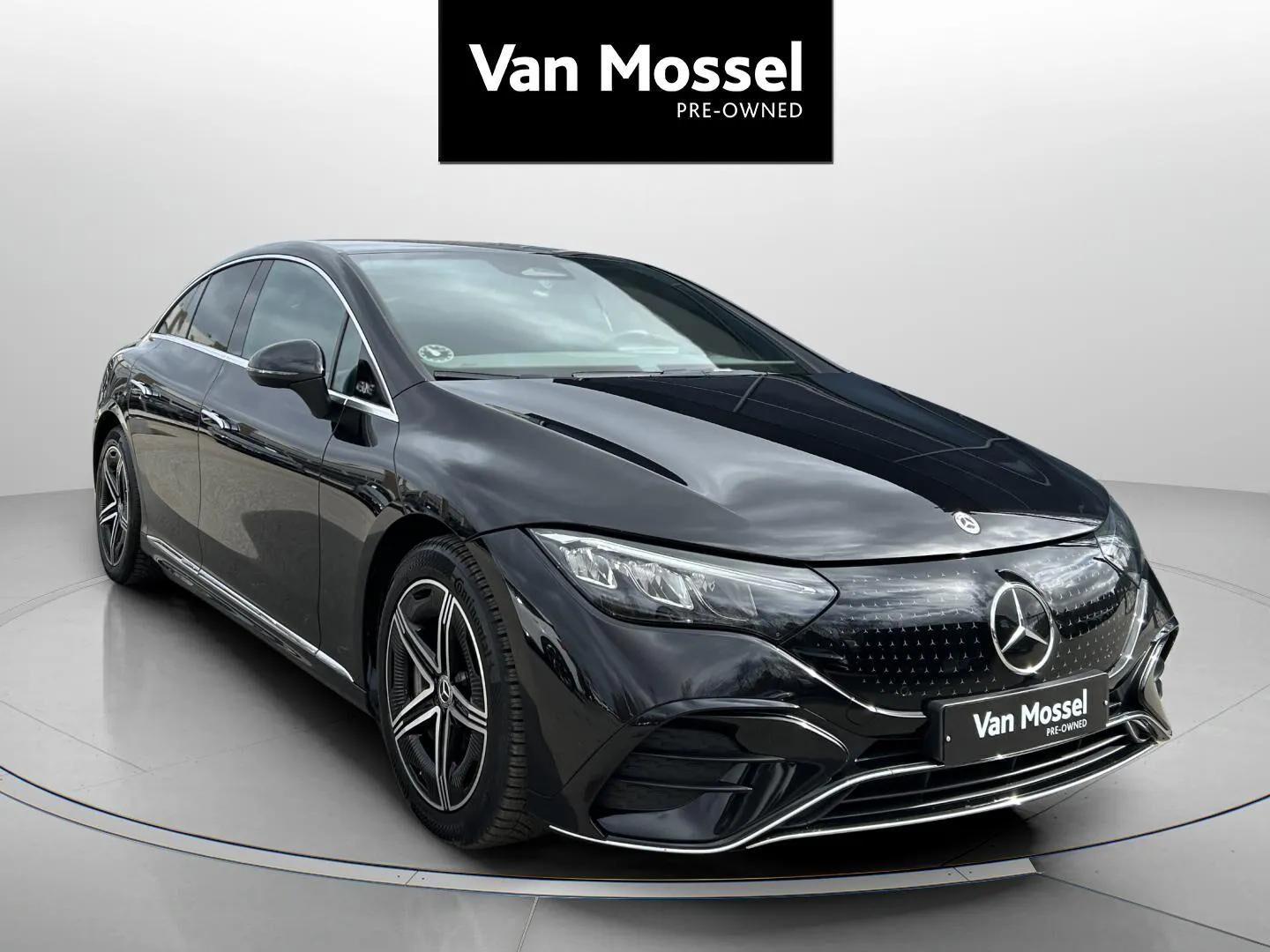 Sort Mercedes EQE 350 fra 2023