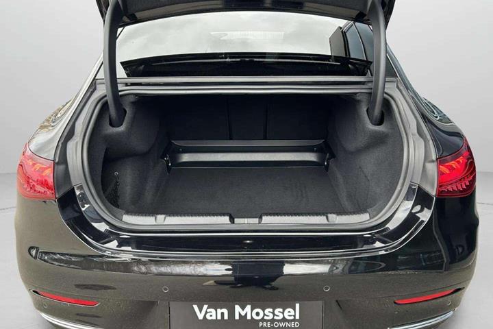 Sort Mercedes EQE 350 fra 2023