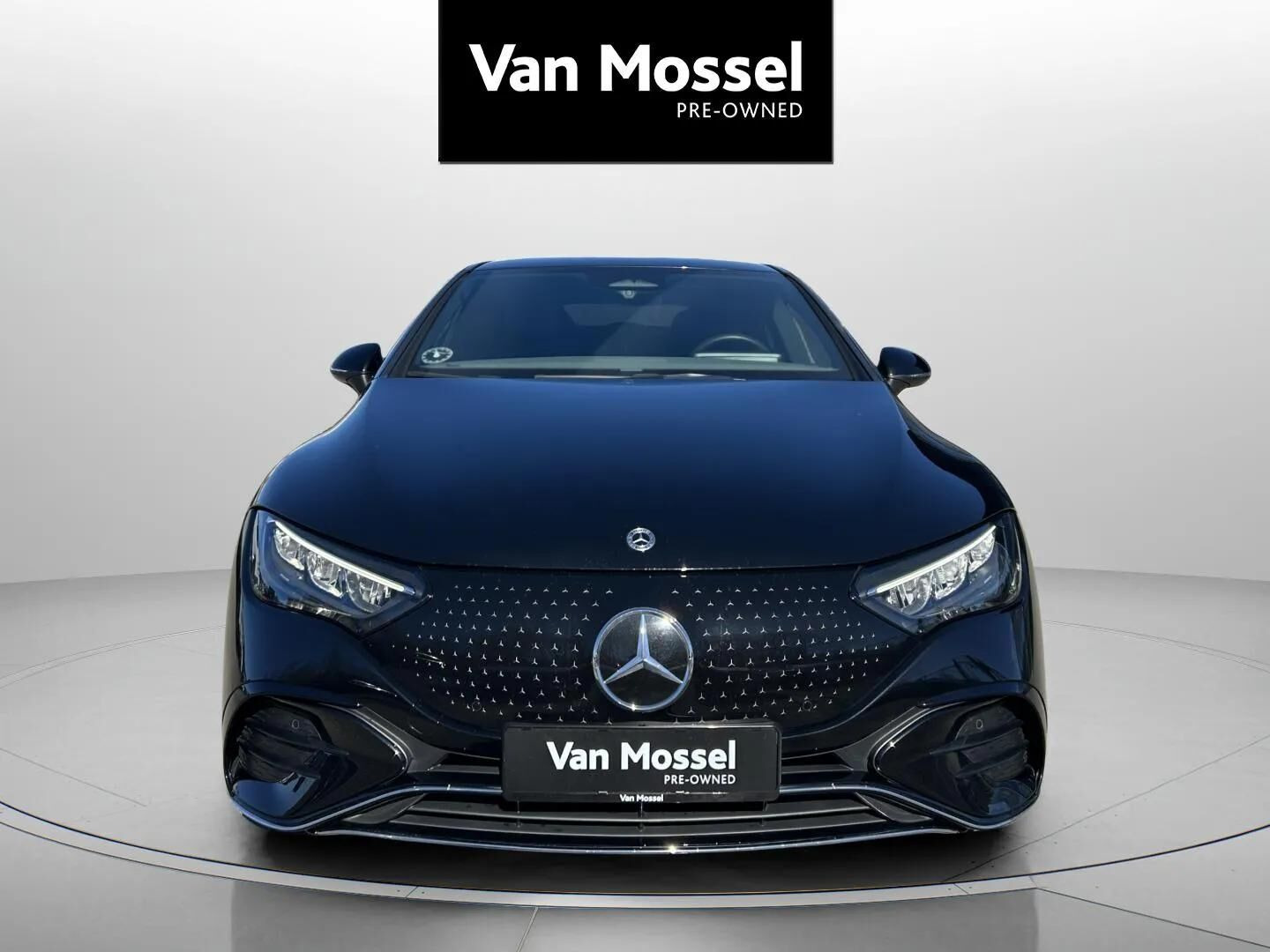 Sort Mercedes EQE 350 fra 2023
