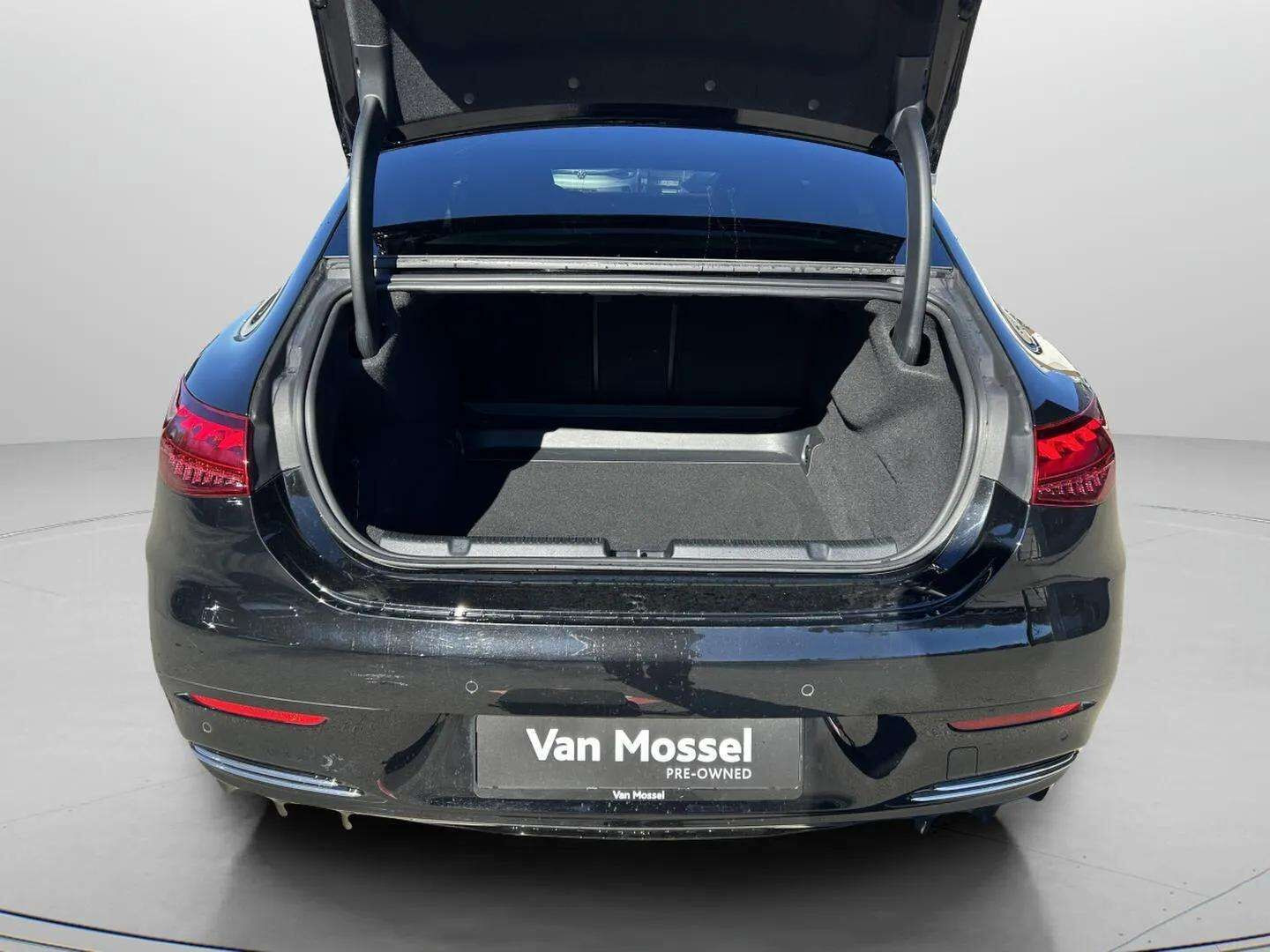Sort Mercedes EQE 350 fra 2023