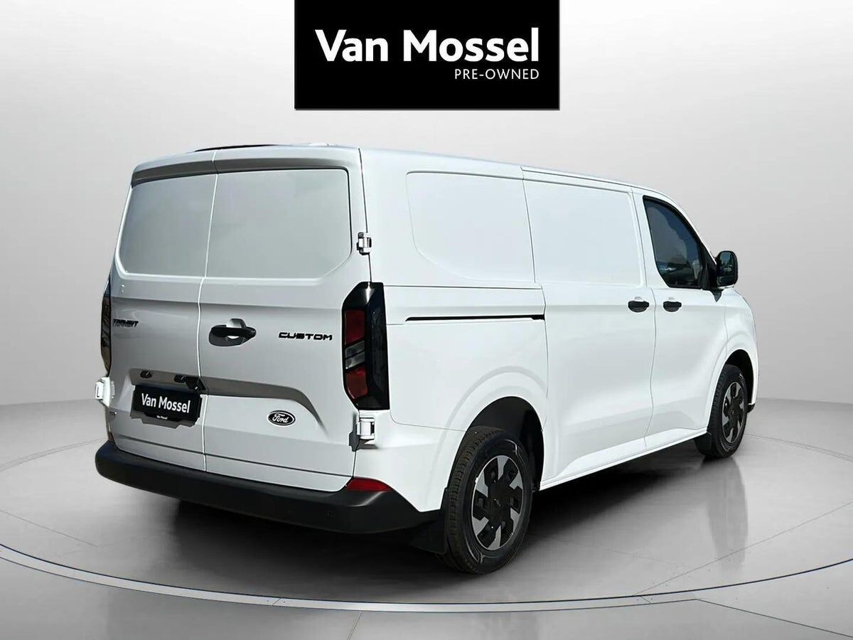 Hvid Ford Transit Custom fra 2025