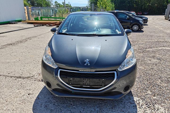 Gul Peugeot 208 fra 2016