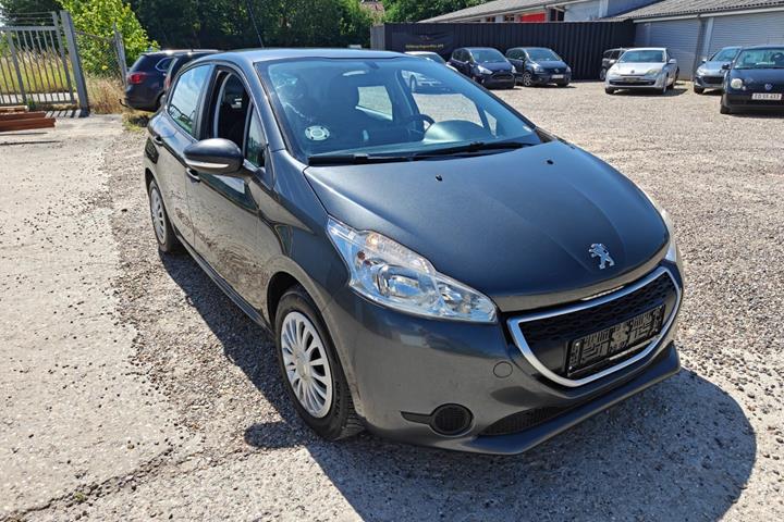 Gul Peugeot 208 fra 2016