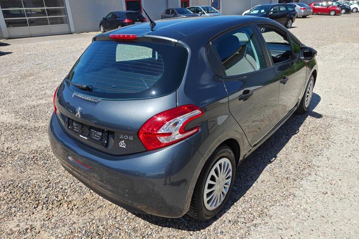 Gul Peugeot 208 fra 2016