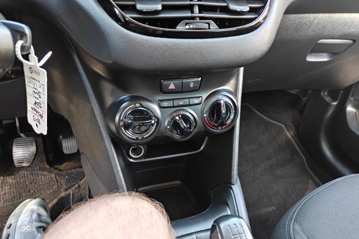 Gul Peugeot 208 fra 2016