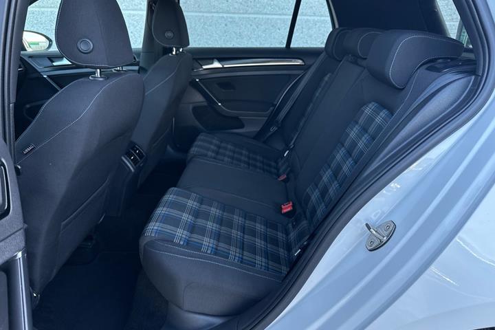 Sort VW Golf VII fra 2015