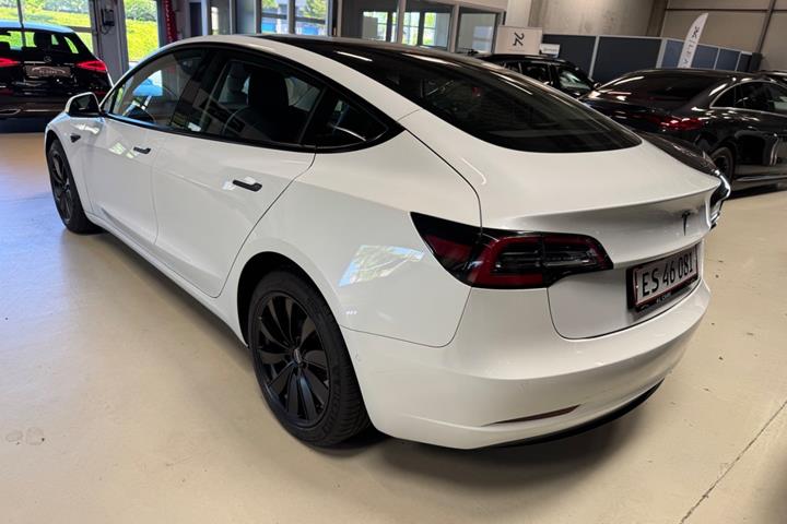 Sort Tesla Model 3 fra 2021