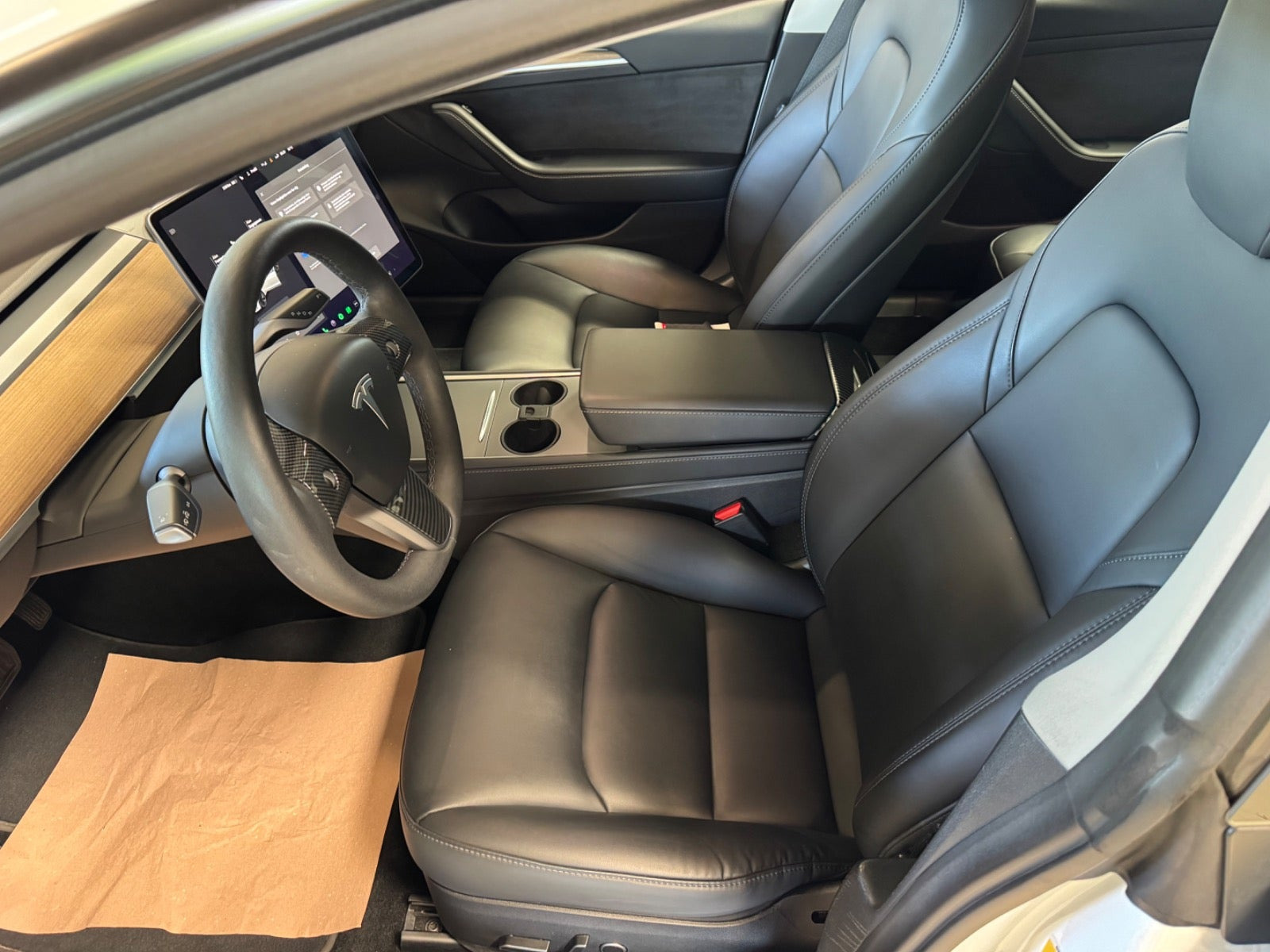 Sort Tesla Model 3 fra 2021