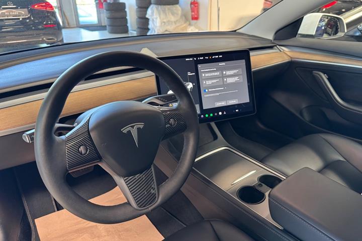 Sort Tesla Model 3 fra 2021