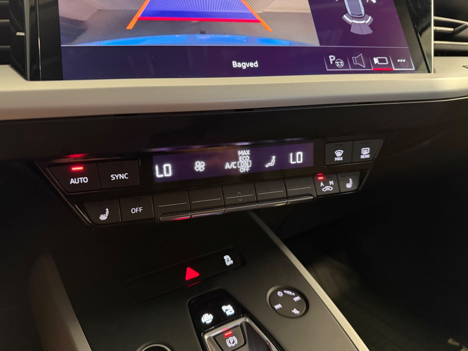 Grå Audi Q4 e-tron fra 2023