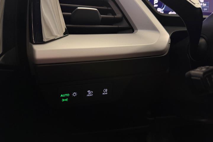 Grå Audi Q4 e-tron fra 2023