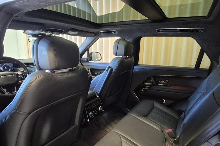 Sort Land Rover Range Rover sport fra 2023