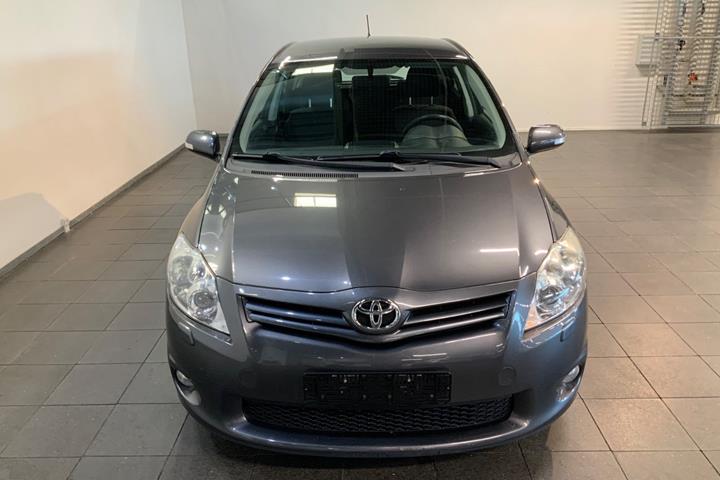Grå Toyota Auris fra 2012