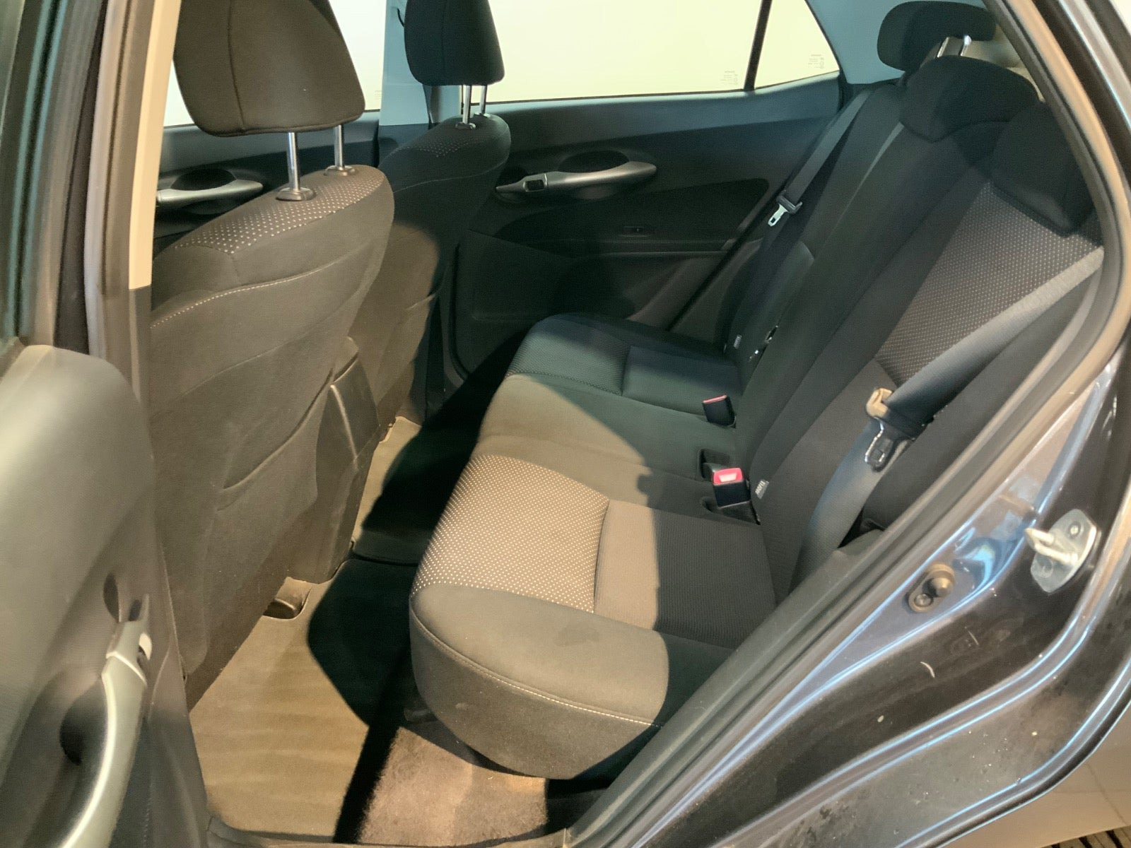 Grå Toyota Auris fra 2012