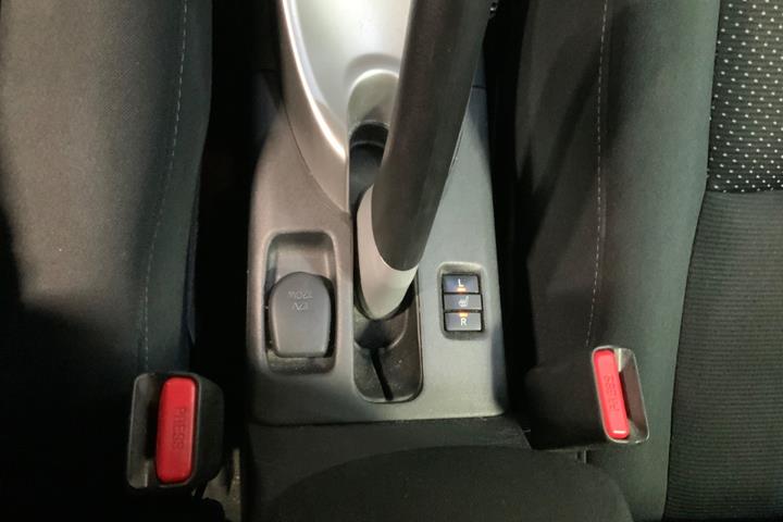 Grå Toyota Auris fra 2012