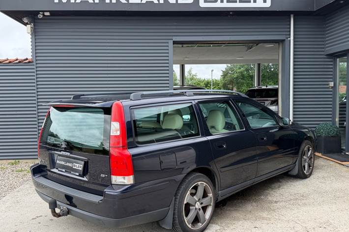 Blå Volvo V70 fra 2007