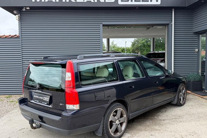 Blå Volvo V70 fra 2007
