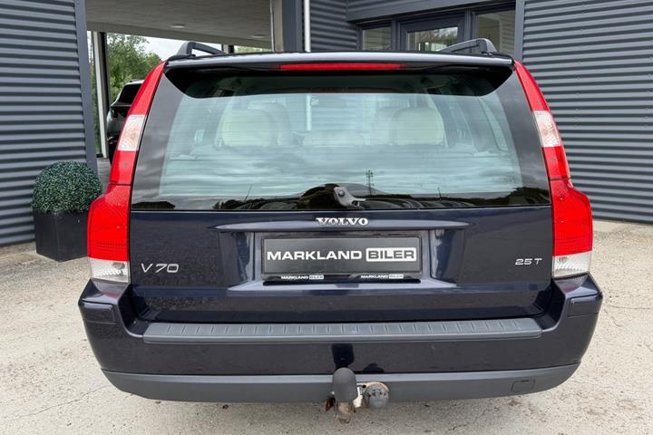 Blå Volvo V70 fra 2007