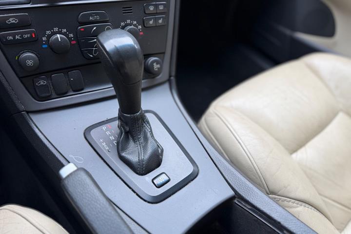 Blå Volvo V70 fra 2007