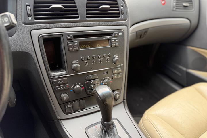 Blå Volvo V70 fra 2007
