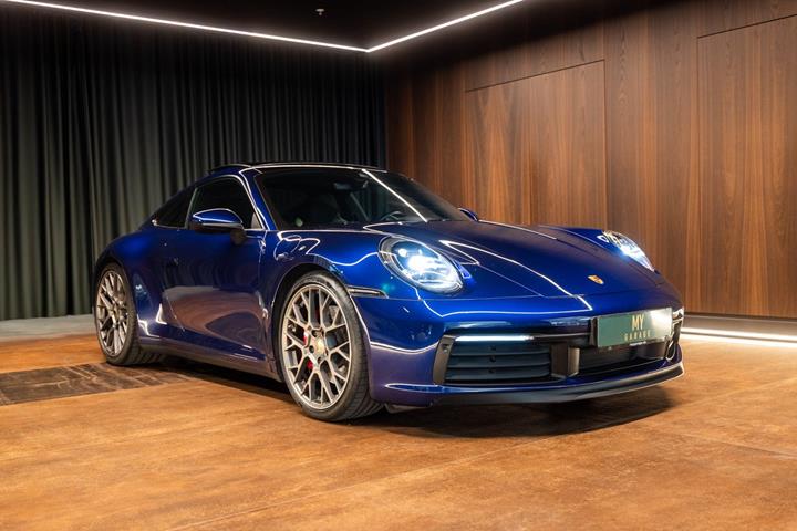 Blå Porsche 911 Carrera 4S fra 2020