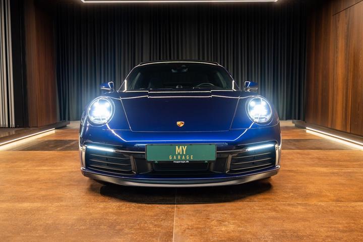 Blå Porsche 911 Carrera 4S fra 2020