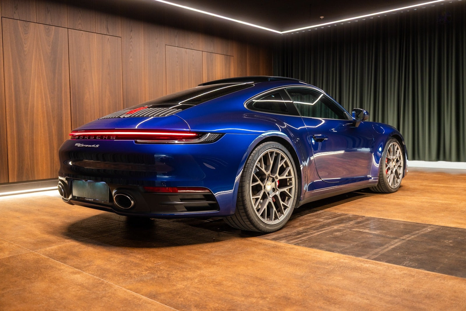 Blå Porsche 911 Carrera 4S fra 2020
