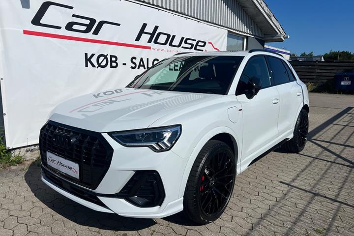 Hvid Audi Q3 fra 2021 set udefra