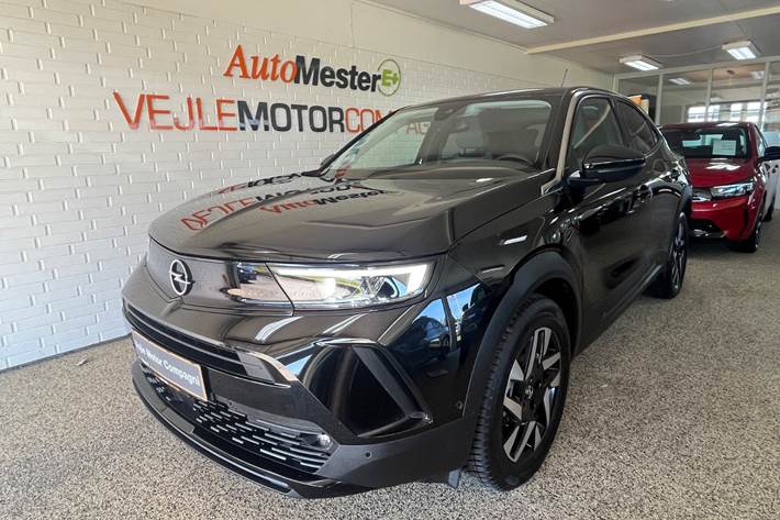 Sort Opel Mokka-e fra 2023