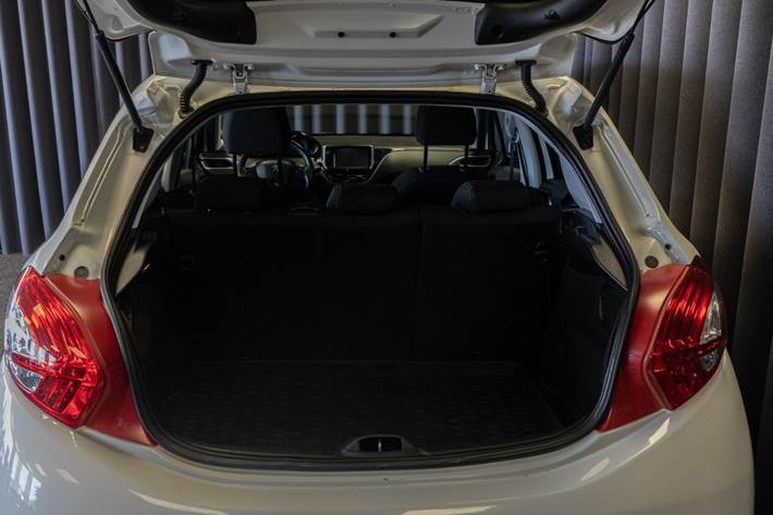 Hvid Peugeot 208 fra 2017