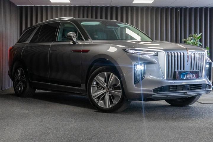 Grå Hongqi E-HS9 fra 2024 set udefra