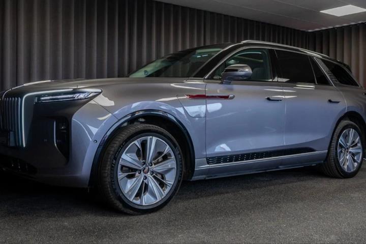 Grå Hongqi E-HS9 fra 2024
