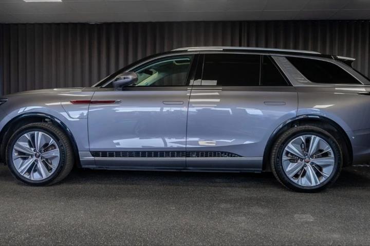 Grå Hongqi E-HS9 fra 2024