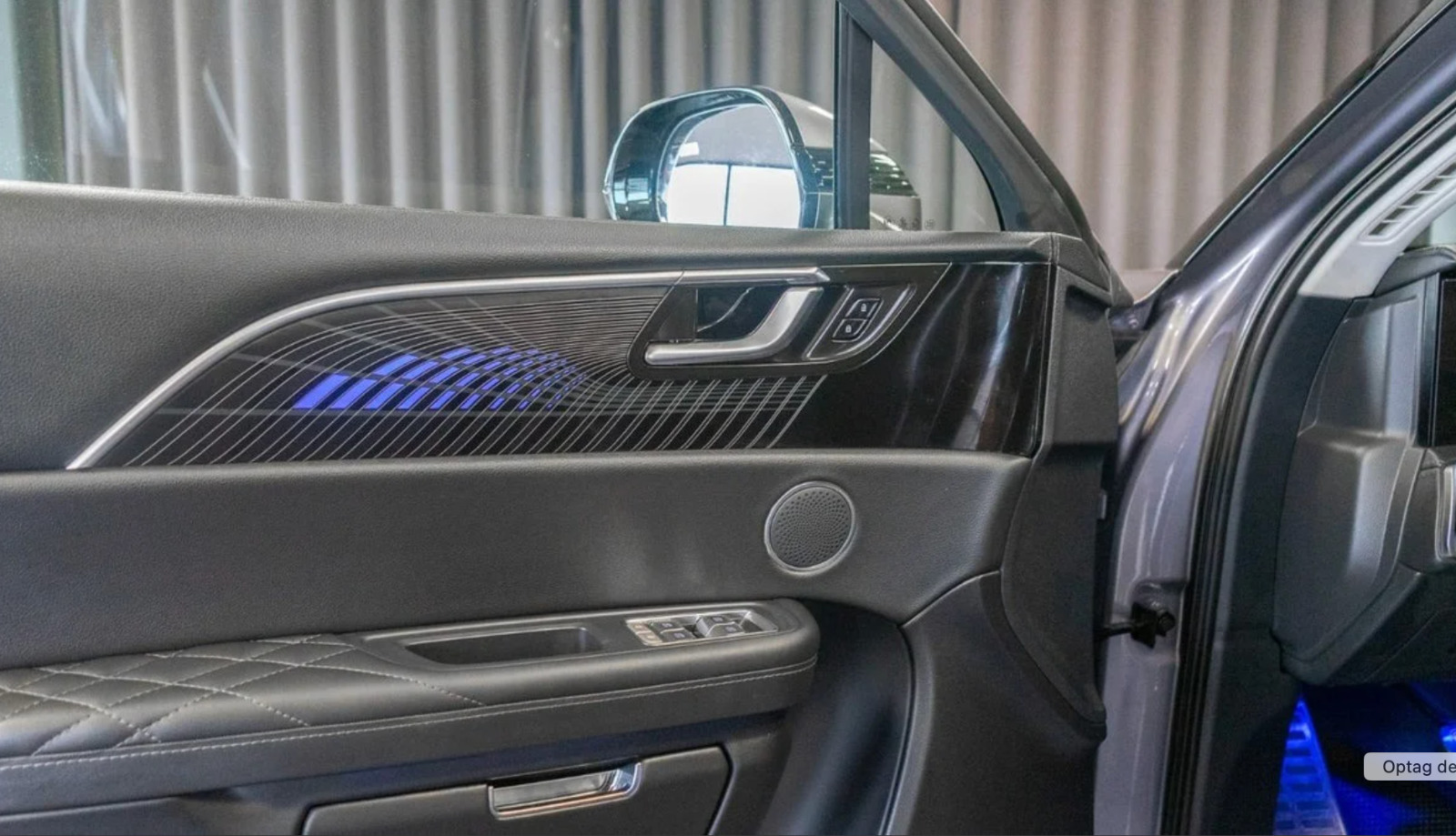 Grå Hongqi E-HS9 fra 2024