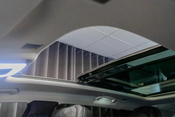 Grå Hongqi E-HS9 fra 2024