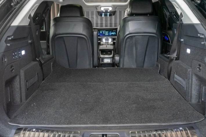 Grå Hongqi E-HS9 fra 2024