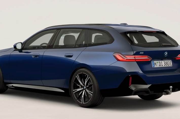 Blå BMW i5 fra 2025