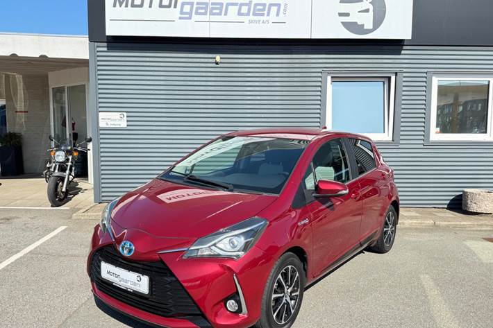 Grå Toyota Yaris fra 2020