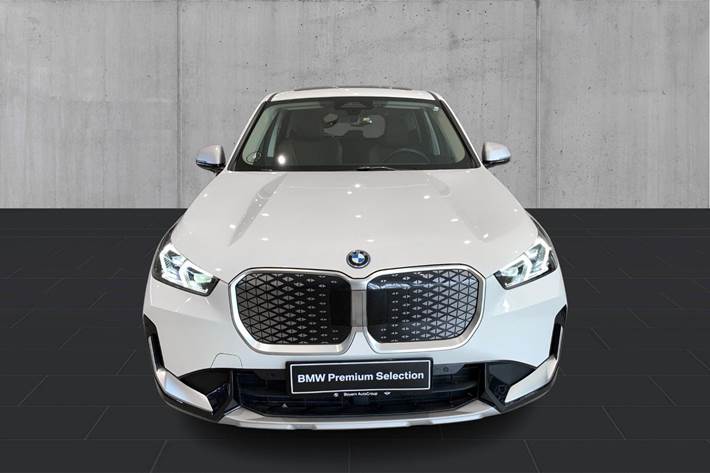 Hvid BMW iX1 fra 2024