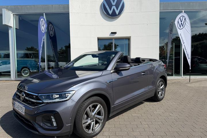 Grå VW T-Roc fra 2023 set udefra