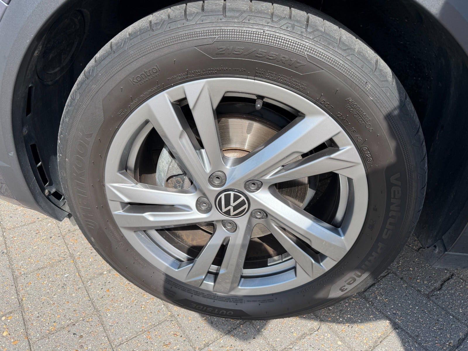 Grå VW T-Roc fra 2023