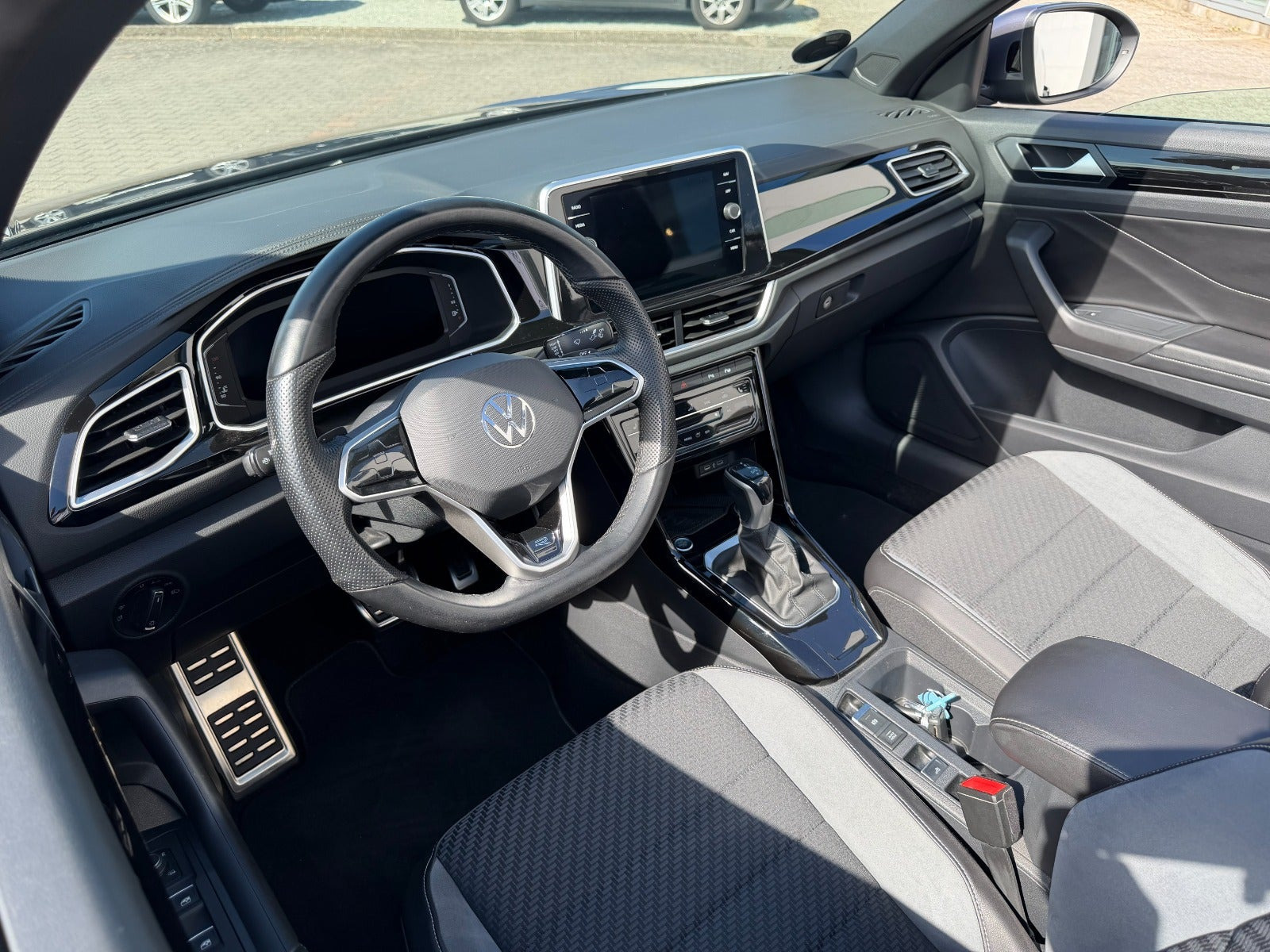 Grå VW T-Roc fra 2023